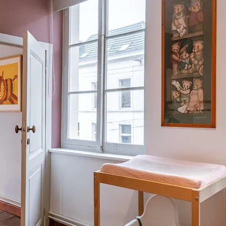Huswell - Charming In The Heart Of *