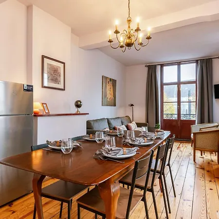 Huswell - Charming In The Heart Of