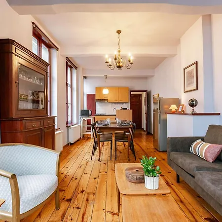Huswell - Charming In The Heart Of Ghent