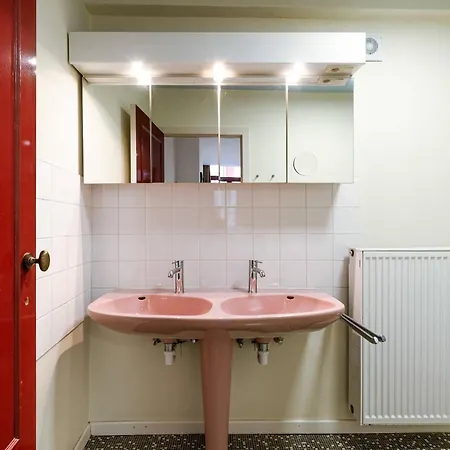 Huswell - Charming In The Heart Of