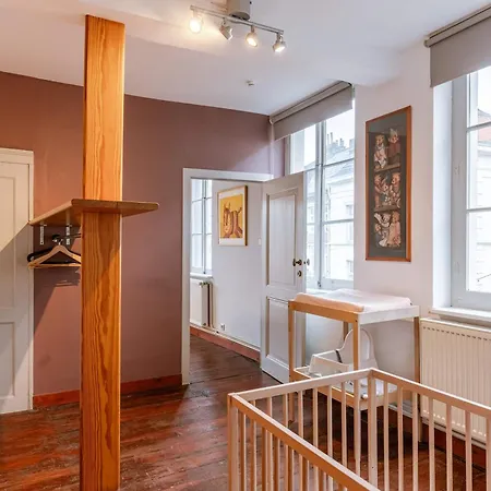 Huswell - Charming In The Heart Of Gent